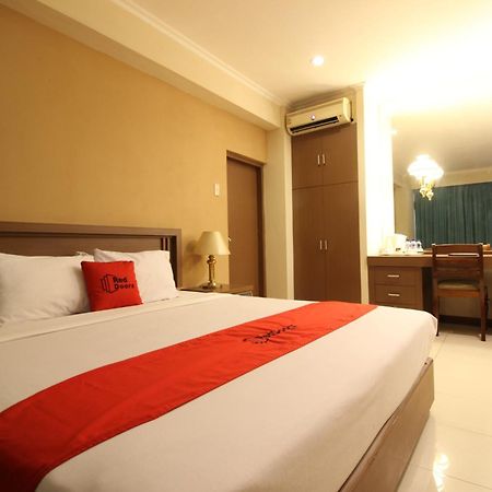 Reddoorz Premium @ Slamet Riyadi 2 Solo المظهر الخارجي الصورة
