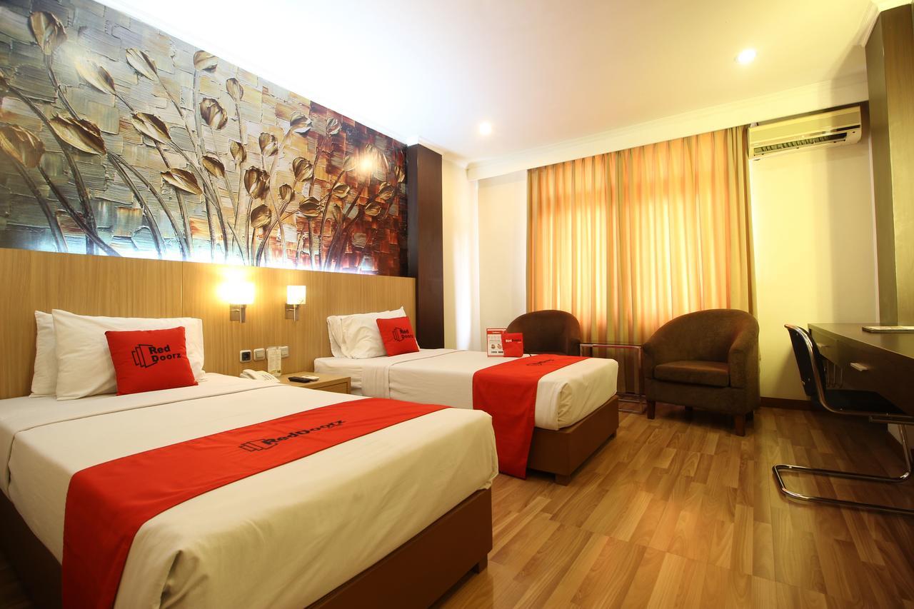 Reddoorz Premium @ Slamet Riyadi 2 Solo المظهر الخارجي الصورة