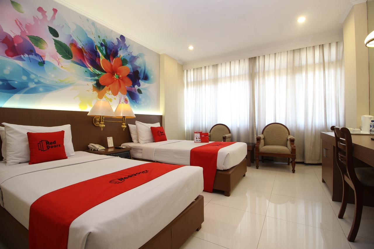 Reddoorz Premium @ Slamet Riyadi 2 Solo المظهر الخارجي الصورة