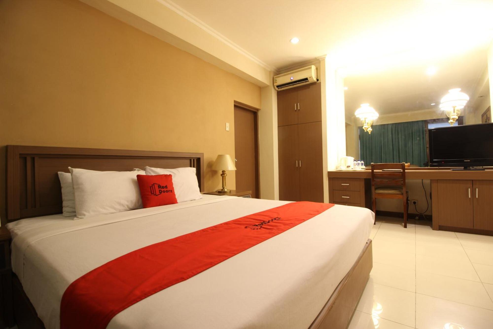 Reddoorz Premium @ Slamet Riyadi 2 Solo المظهر الخارجي الصورة