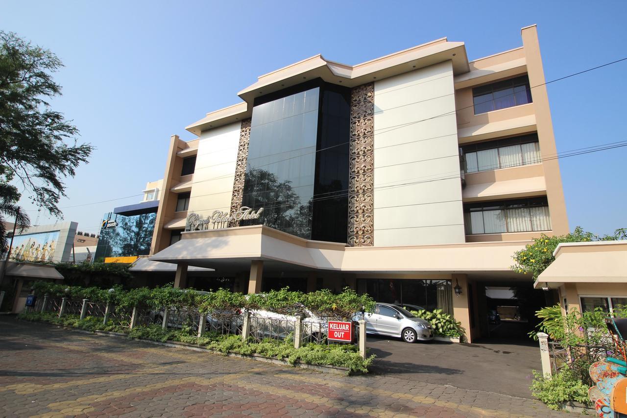 Reddoorz Premium @ Slamet Riyadi 2 Solo المظهر الخارجي الصورة