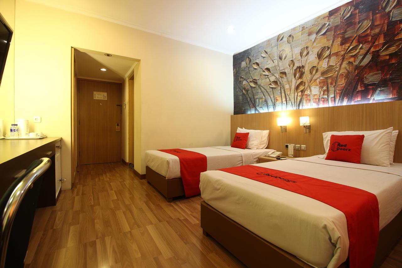 Reddoorz Premium @ Slamet Riyadi 2 Solo المظهر الخارجي الصورة
