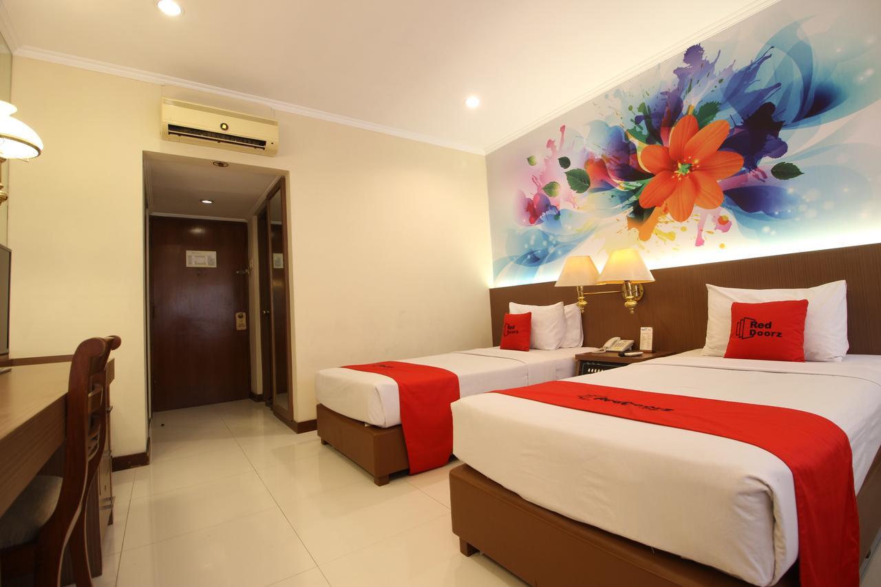 Reddoorz Premium @ Slamet Riyadi 2 Solo المظهر الخارجي الصورة