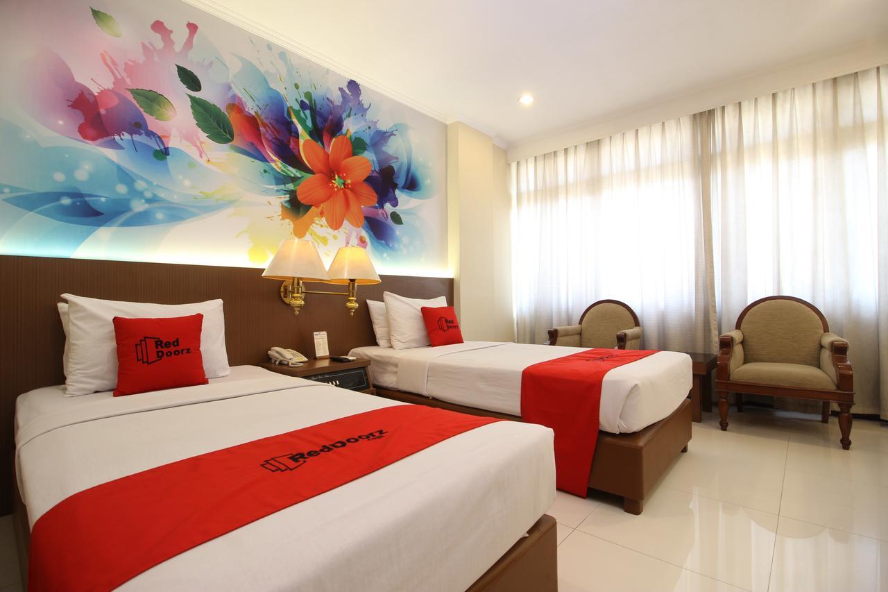 Reddoorz Premium @ Slamet Riyadi 2 Solo المظهر الخارجي الصورة