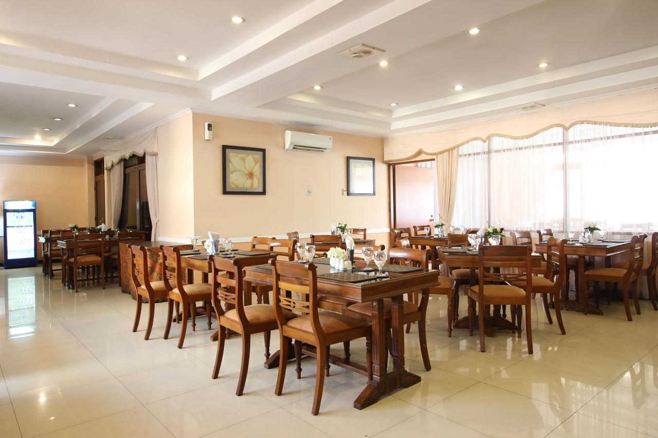Reddoorz Premium @ Slamet Riyadi 2 Solo المظهر الخارجي الصورة