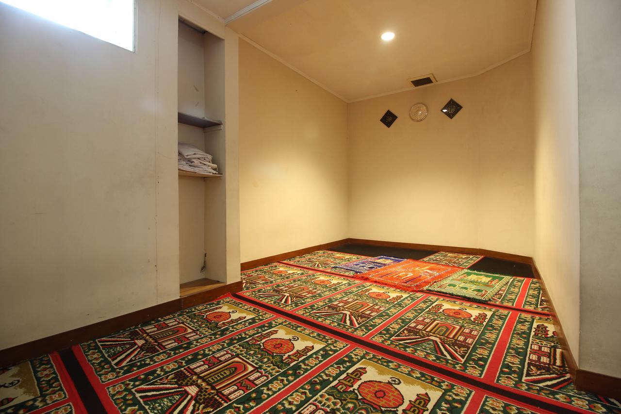 Reddoorz Premium @ Slamet Riyadi 2 Solo المظهر الخارجي الصورة