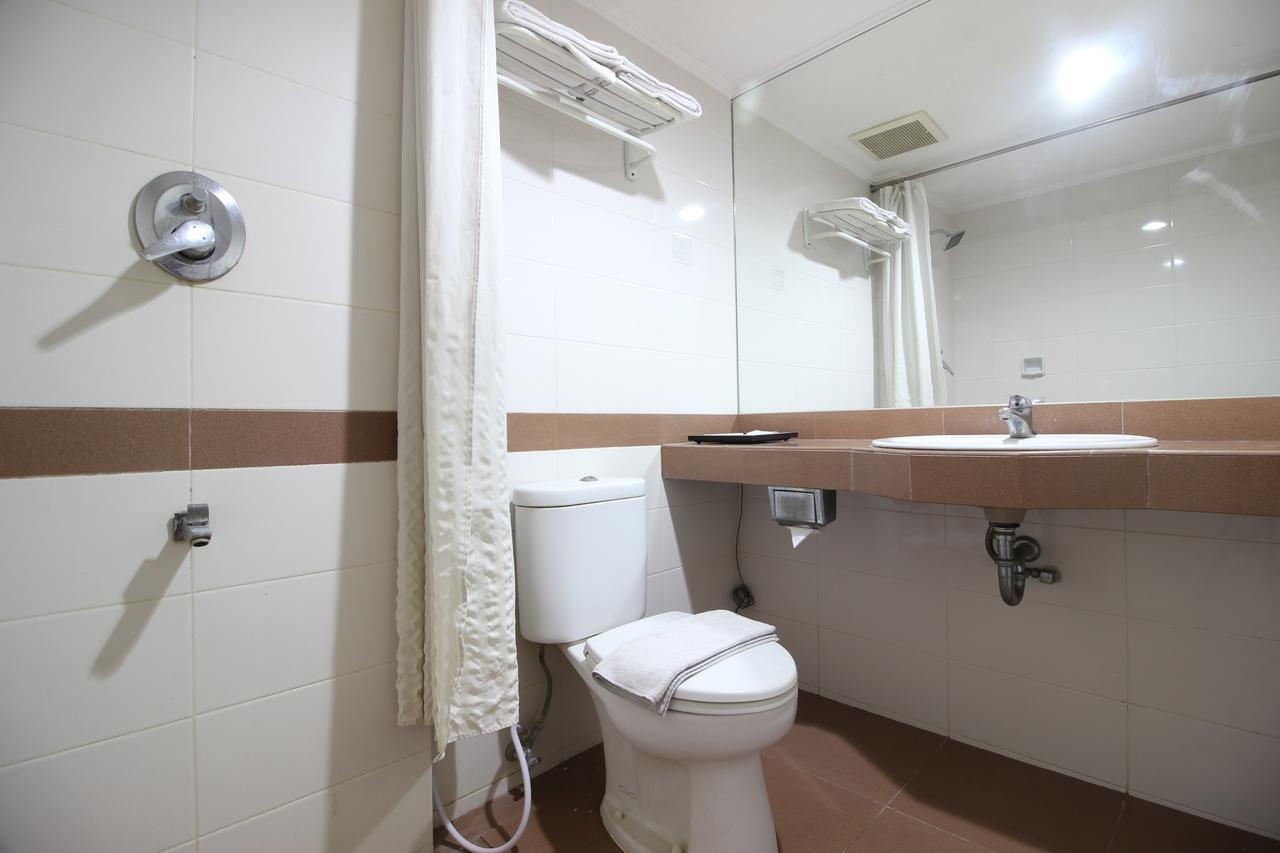 Reddoorz Premium @ Slamet Riyadi 2 Solo المظهر الخارجي الصورة