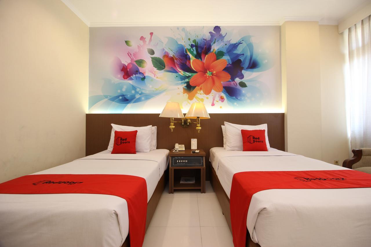 Reddoorz Premium @ Slamet Riyadi 2 Solo المظهر الخارجي الصورة