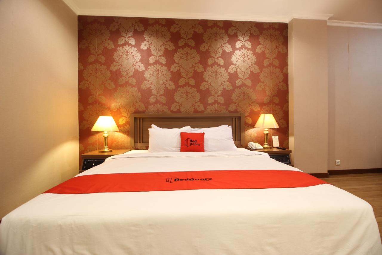 Reddoorz Premium @ Slamet Riyadi 2 Solo المظهر الخارجي الصورة