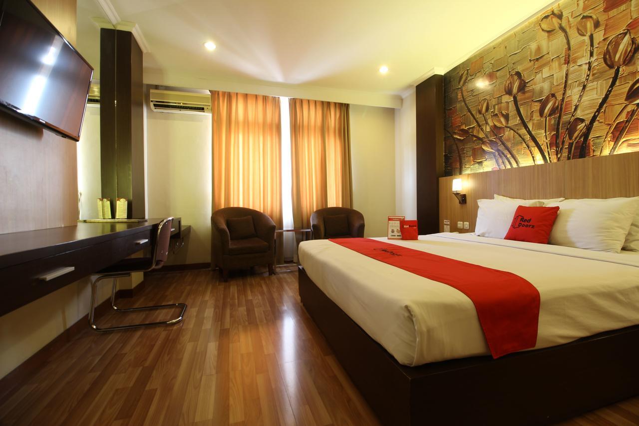 Reddoorz Premium @ Slamet Riyadi 2 Solo المظهر الخارجي الصورة