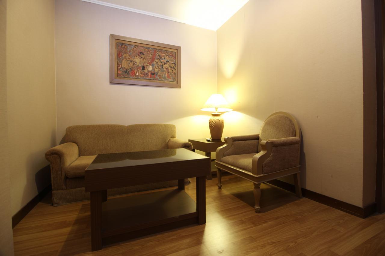 Reddoorz Premium @ Slamet Riyadi 2 Solo المظهر الخارجي الصورة