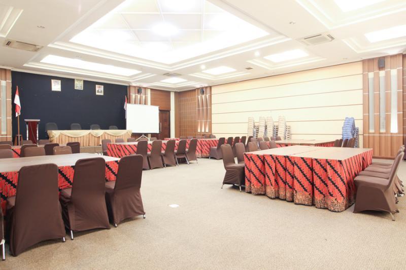 Reddoorz Premium @ Slamet Riyadi 2 Solo المظهر الخارجي الصورة